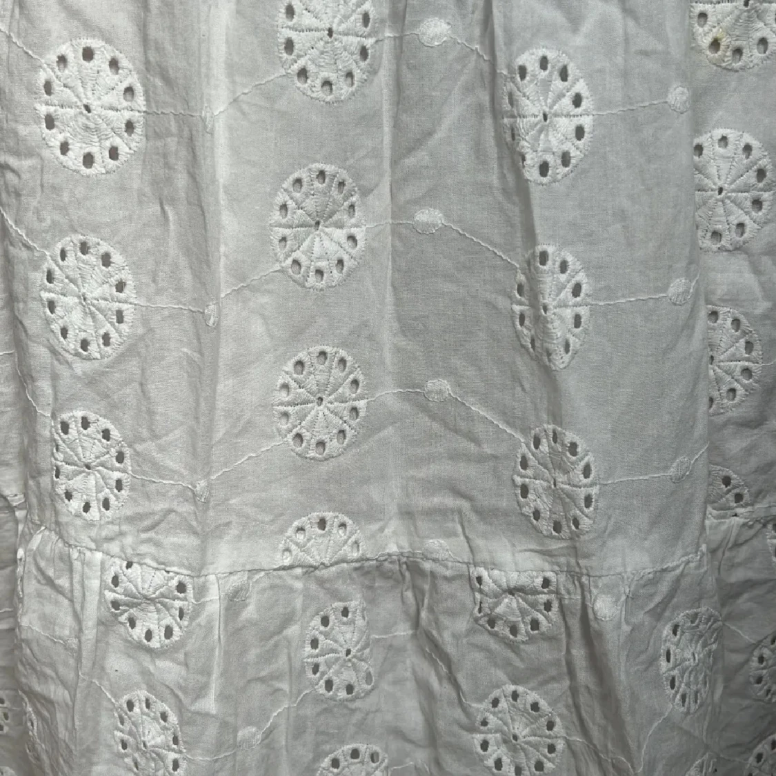 Vit broderad långkjol - 1