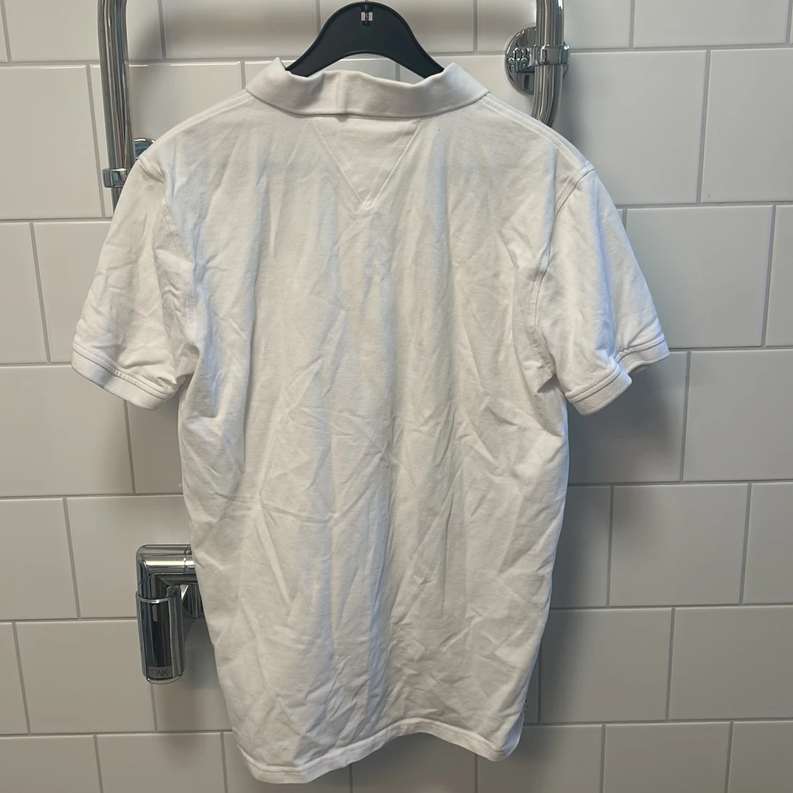 Vit pikétröja från Tommy Hilfiger - 1