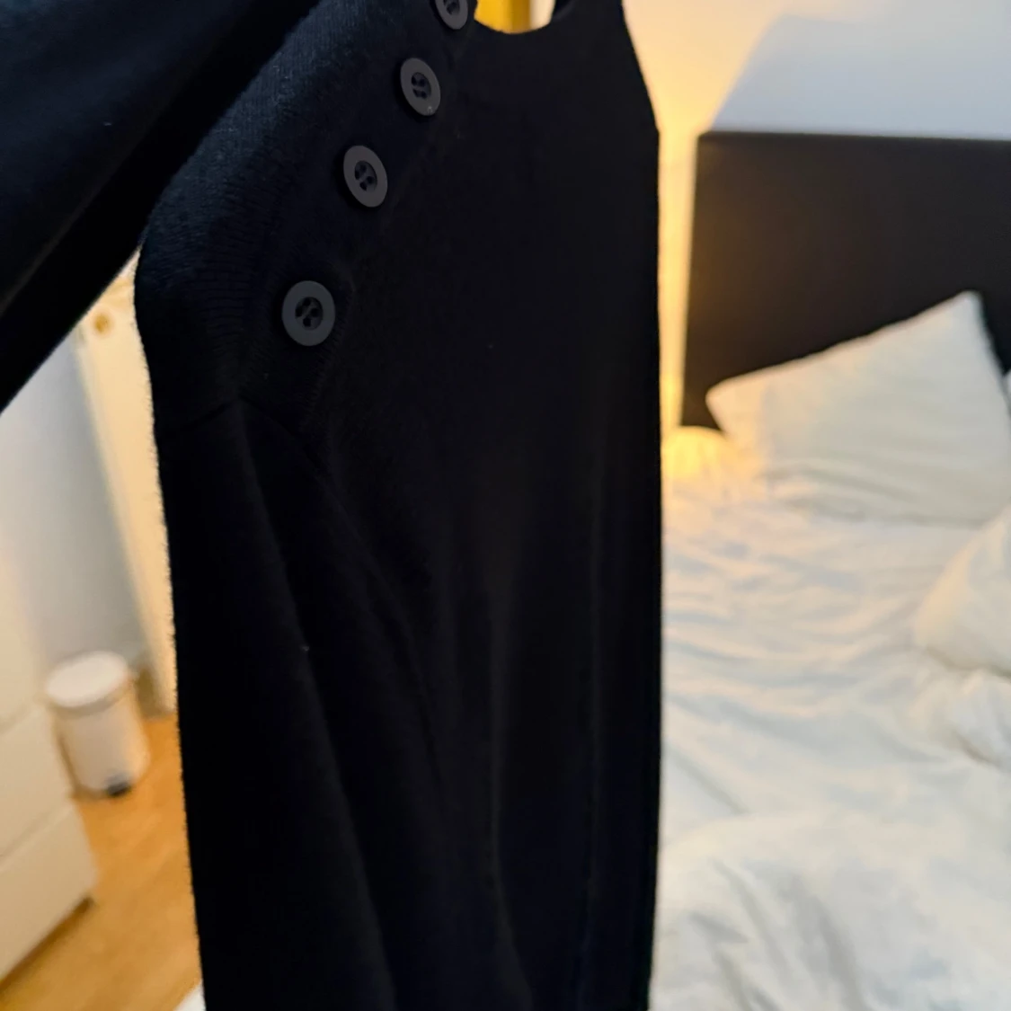 Svart tröja med knappar - 1