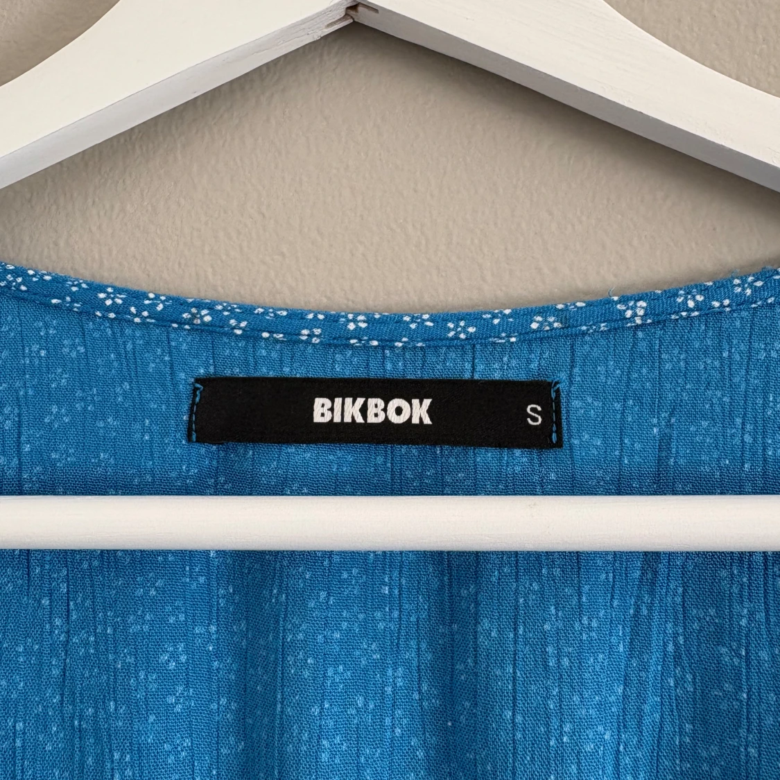 Blå blus från BikBok - 1