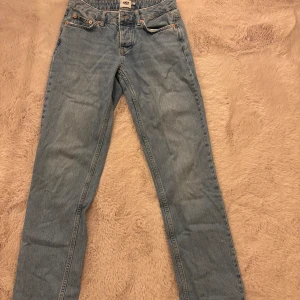 Blå jeansbyxor  - Snygga blå jeansbyxor 