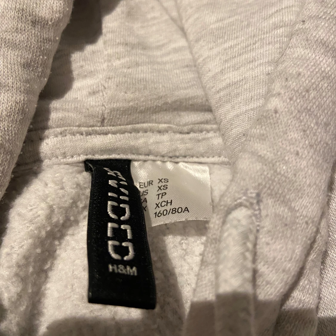 Grå hoodie från H&M - 1