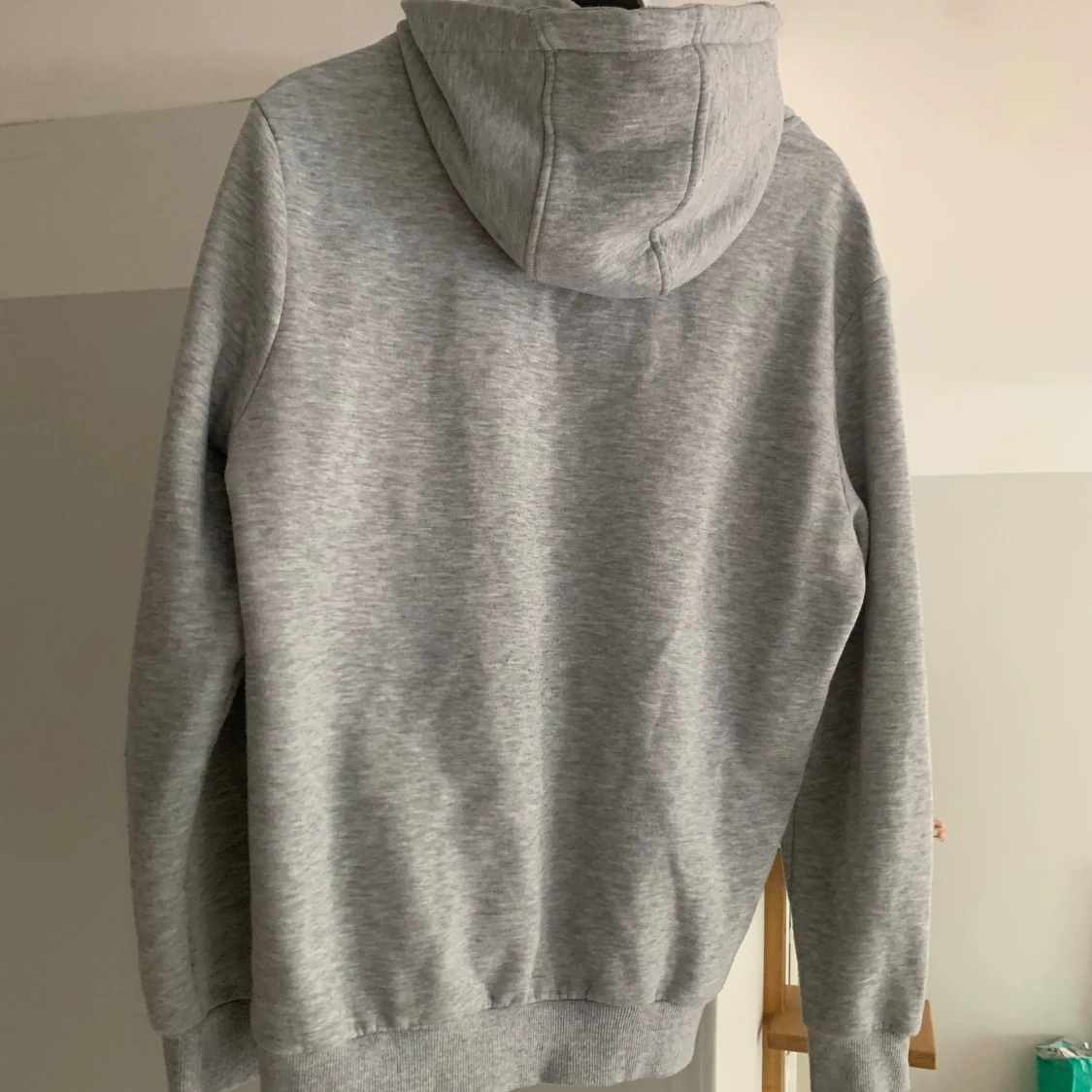 Grå Hoodie, strl M - 90