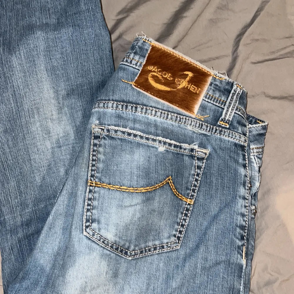 Jacob cohen jeans storlek 34 skick 8/10 pris kan diskuteras . Jeans & Byxor.