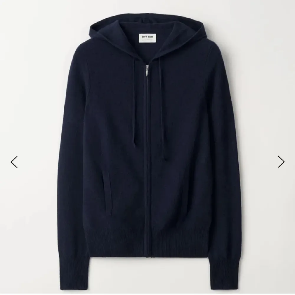 Hej, nu säljer jag en fett softgoat 100% kashmir zip hoodie, nypriset på denna här hoodien är 2700kr men mitt pris 1200. Storlekn är M (men passar också som s) jag är också öppen för byten och ifall ni har några funderingar så är det bara att skriva🙌. Hoodies.