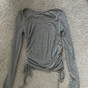 Tröja med snörning - Grå tröja med snörning🤍 bra kvalite