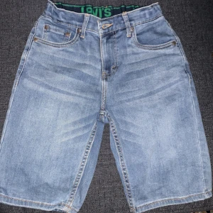 Jeans shorts  - Levis shorts i mycket fint skick.