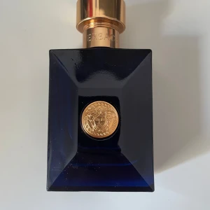 Versace Dylan Blue - 50 ml oanvänd
