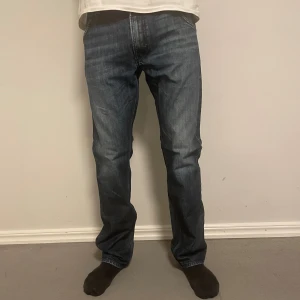 Diesel jeans  - Hej! Säljer nu dessa super snygga Diesel jeans. Modellen är 184 och väger 70kg. Jeansen är i toppskick 10/10. Hör av dig vid frågor!