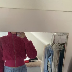 Kofta  - Rosa kofta från bikbok i storlek xs 