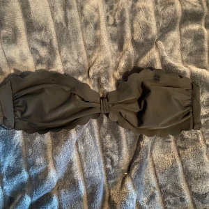 Bikini topp - Kan användas med och utan band! Använt fåtal gånger 