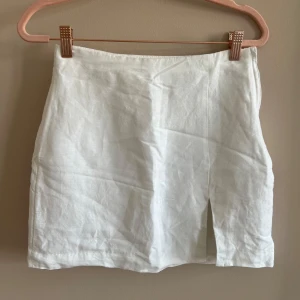 Vit minikjol - Vit minikjol i linne