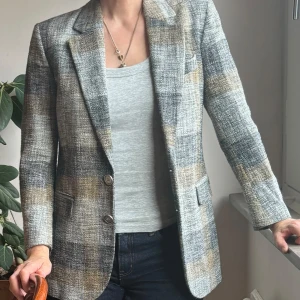 Kavaj fårn Hope  - Nästan oanvänd kavaj med otrolig passform.