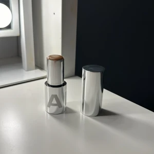 Caia bb stick 50 W - Caia bb stick i 50 W. Perfekt till bronzer! Iprincip oanvänd, testad någon gång! Fler bilder kan skickas om det önskas. Nypris: 295kr