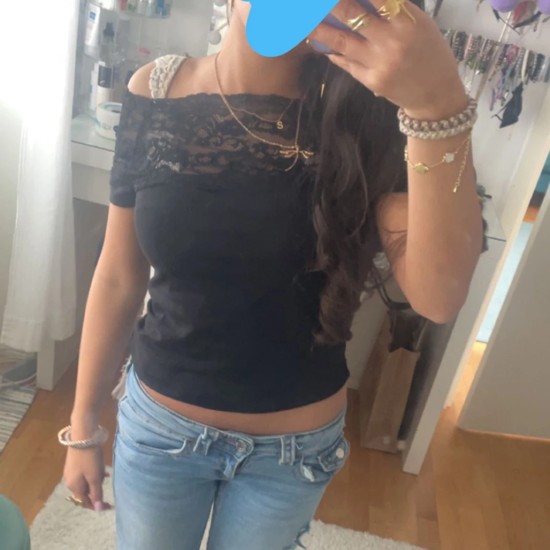 Off shoulder spets tröja - 90