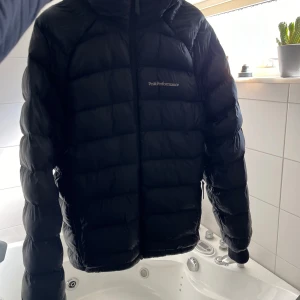 Peak performance jacka - Säljer min vinterjacka  Storlek L Skick 9/10