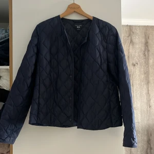 Uniqlo jacka - Uniqlo jacka i jättebra skick!