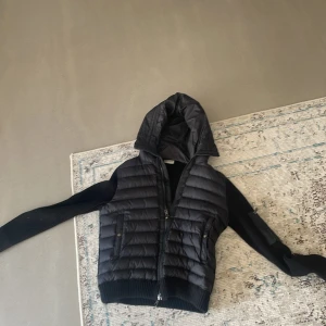 Moncler cardigan - Moncler cardigan storlek S. Passar även Xs.