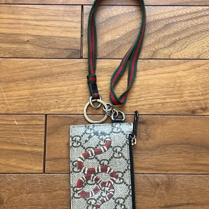 Gucci korthållare - Använd ett par gånger ser ganska clean ut 