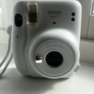 nstax kamera - Säljer min Instax kamera som är i fint skick. Kort ingår inte!