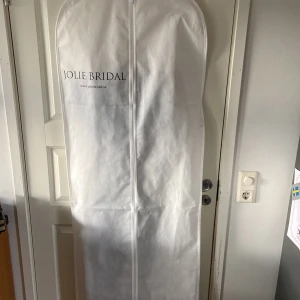 Så vacker balklänning - Otroligt fin balklänning som endast är använd en gång!! Den passar perfekt till alla sorters firanden och sitter superbra och snyggt😍😍 Jag köpte den för 2000