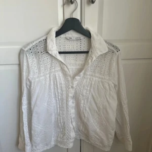 Söt blus  - Så fin blus, knappt använd 