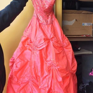 Balklänning - Storlek 34