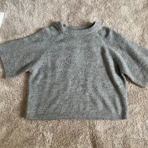 Kortärmad stickad - Kortärmad stickad från lager 157 i storlek xs. Pris kan diskuteras💕