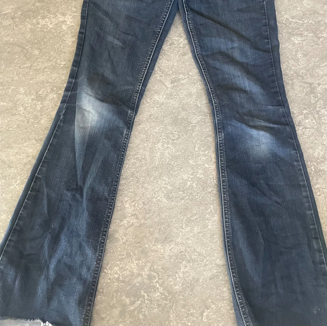 Mörk blåa bootcut jeans - 90