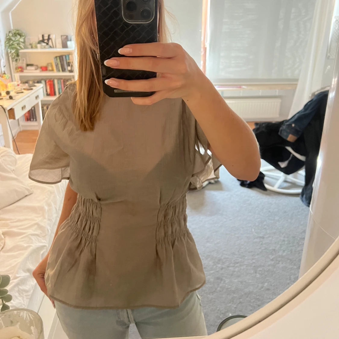 Beige blus med korta ärmar - 90