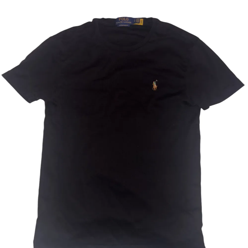 Svart Ralph Lauren t shirt i topskick i storlek S. . T-shirts.