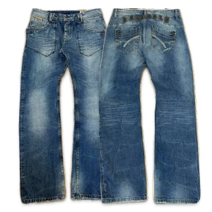 Bootcut Jeans - Vintage jeans, köpta på vinted för 500.  80 cm i midja,  84 cm i innerbenslängd