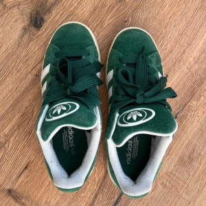 Adidas campus gröna - Använda 3-4 ggr, säljes pga använder så sällan 