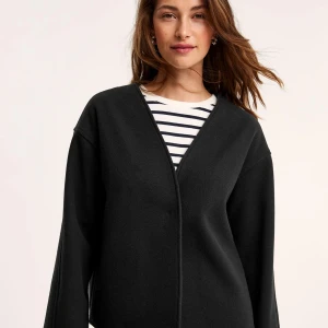 Kappa - Jättesnygg svart kappa från Kappahl i strl S helt nya, prislappen sitter kvar. Ordinarie priset är 700kr! säljer för 400!🥰