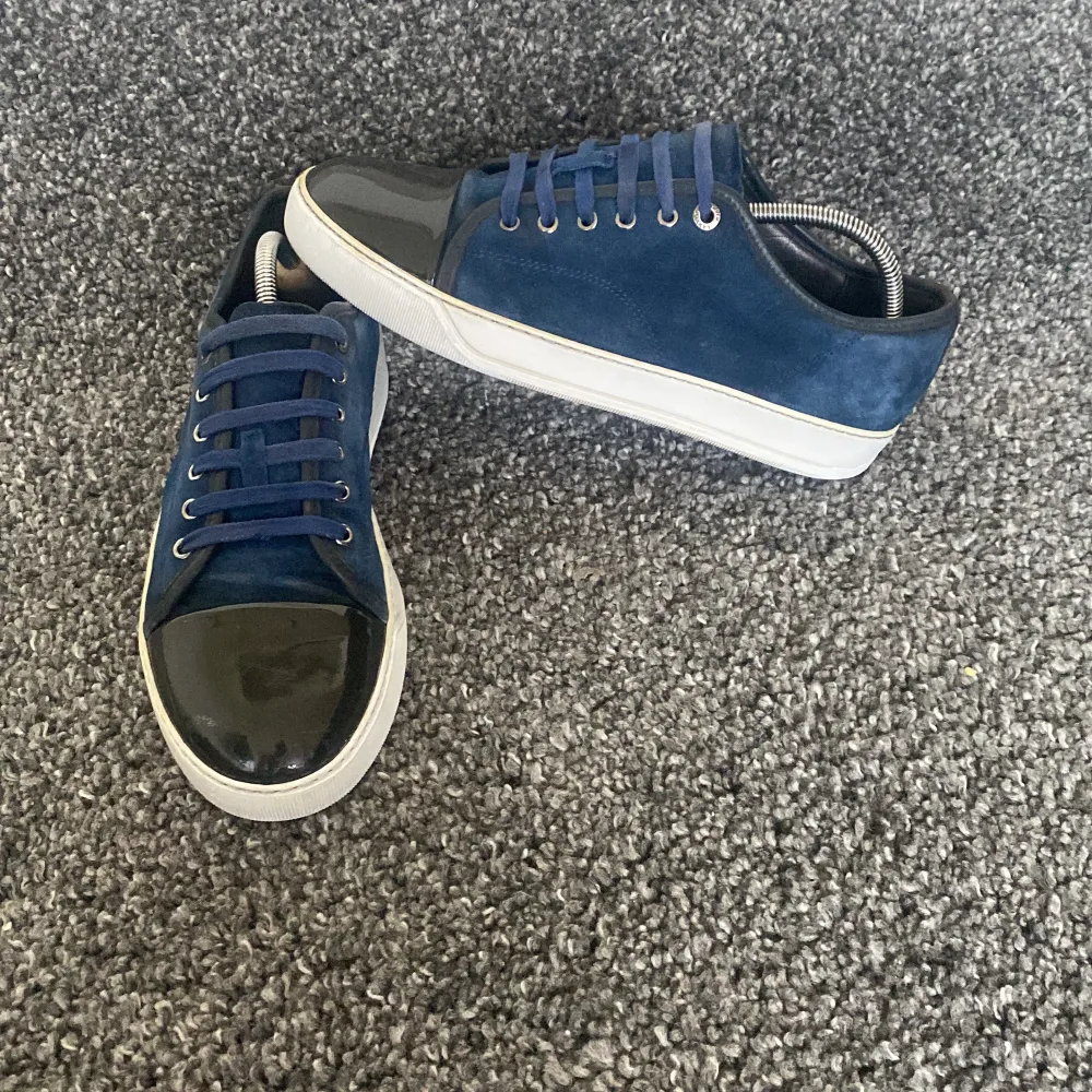 Säljer mina extremt fräscha  lanvin sneakers | skick 9/10 | strl uk 7-42 | fraktas inom 12 timmar efter köp📦 | inget og | priset ej hugget vid smidigt köp |. Skor.