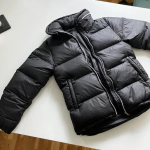 filippa k jacka  - svart vinter jacka från filippa k. Bra skick, skriv om du har frågor 