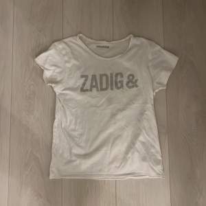 Zadig T-shirt! Knappt använd och köptes för 1000kr