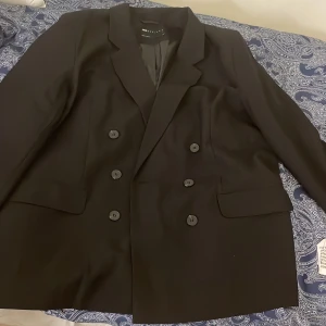 Kavaj - Kavaj från Asos. Kunde inte returneras då tiden överstegs. Pris kan diskuteras. Passar även 42.