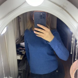 Stickad tröja vila - Stickad tröja från vila. Storlek XS. Varan är i nyskick.