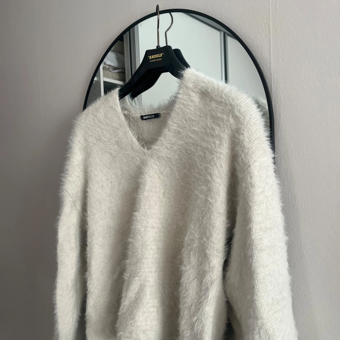 Vit stickad tröja