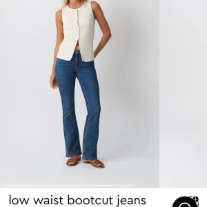 Lågmidjade jeans - Lågmidjade jeans från ginatricot storlek 34. Använda typ 3 gånger och har nu blivit för små