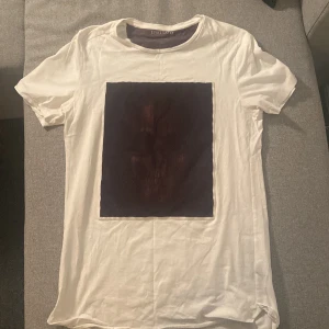 Limitato t-shirt - En Limitato t-shirt I nyskick, inga defekter.