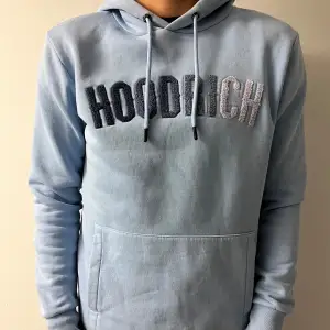 Säljer en snygg hoodrich hoodie i bra skick. Hör av er vid frågor