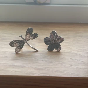 Två ringar  - De är från SHEIN så de kan rosta om du tvättar dig me de för mycket