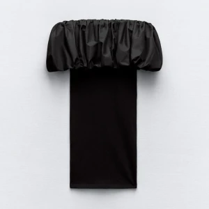 Klänning Zara - Superfin helt oanvänd klänning från Zara i storlek L. Prislappen är kvar, nypris 299kr💕 Finns en vit också!