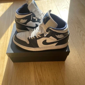 Jordan 1 obsidian  - Säljer mina Jordans! Dom är köpta för 3 månader men har fortfarande mycket att ge. Nypris på dessa är 2200 och box ingår.