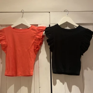 Zara toppar  - Storlek S i båda men är små i storlekarna. Fint skick. 