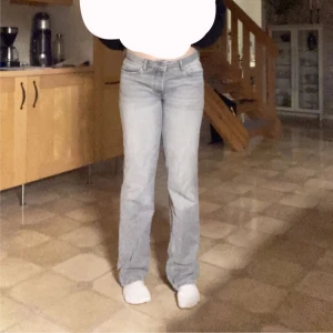 ICON jeans - Säljer då dom inte kommer till användning. Inte särskilt mycket använda. Inga skador. Skriv vid frågor🩵