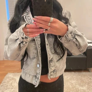 Jeans jacka - Perfekt höst/vår jacka i storlek xs