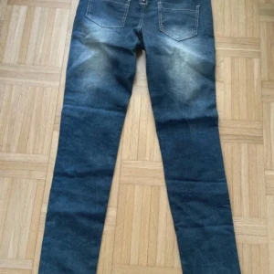 Jeans pieces - Helt nya och oanvända dock utan etikett. 